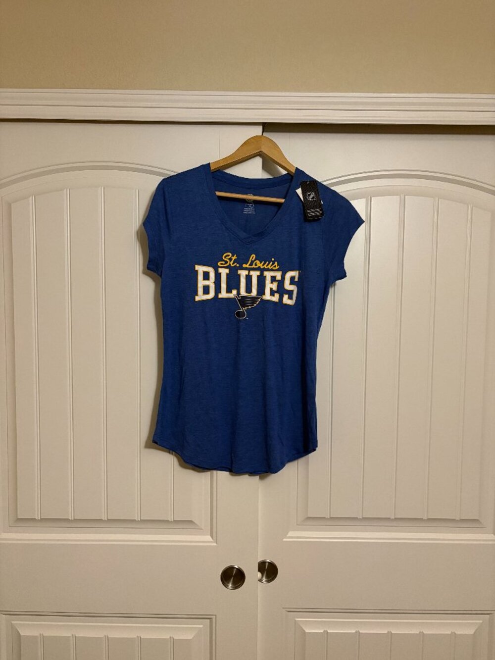 St. Louis Blues T Shirt Women's Small Blue Short Sleeve NHL NWT NEW Poly Rayon